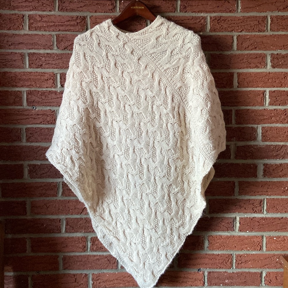 Cable knit poncho alpaca bland made in Italy 🇮🇹